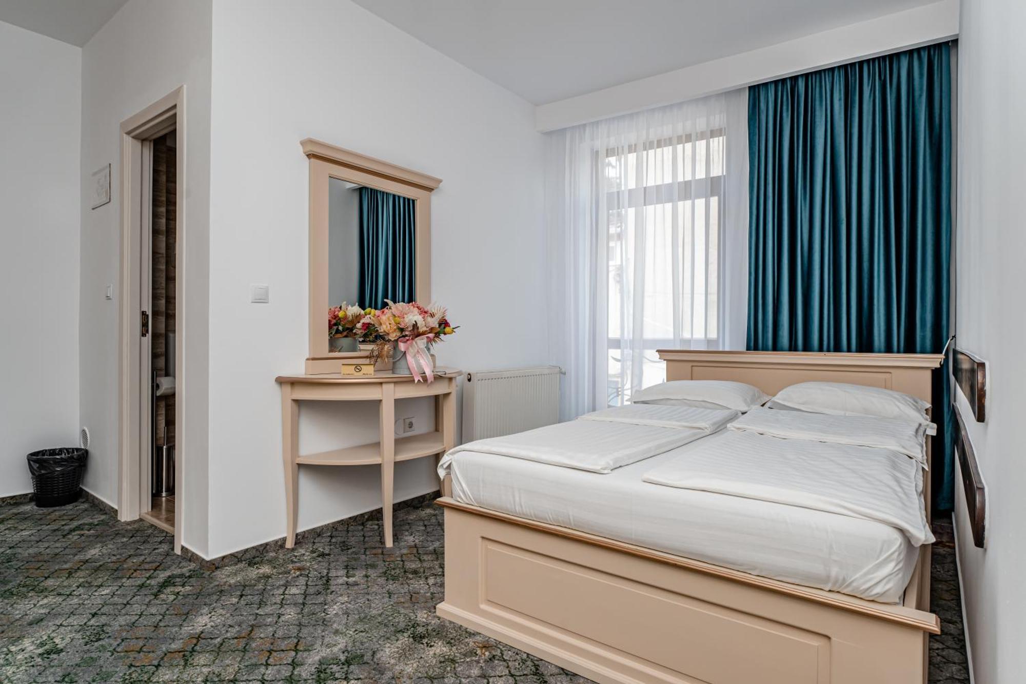 Hotel Rin Сибиу Екстериор снимка